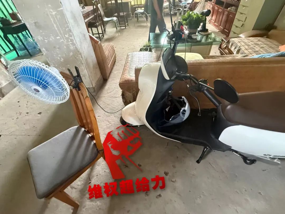 DƬ